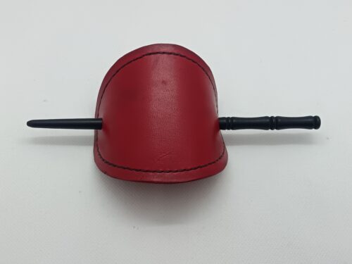 barrette à cheveux rouge avec fil noir décoratif