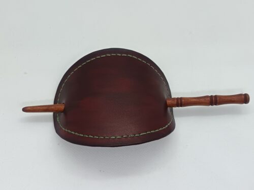 barrette à cheveux marron avec fil vert décoratif