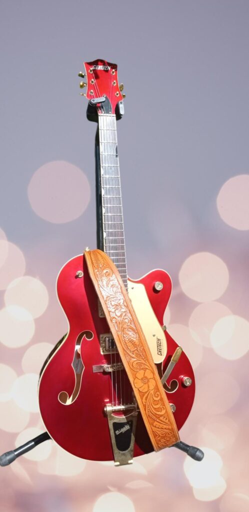 sangle de guitare cuir repoussé