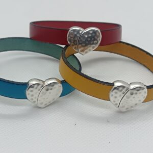 bracelet en cuir tannage végétal avec attache cœur aimantée