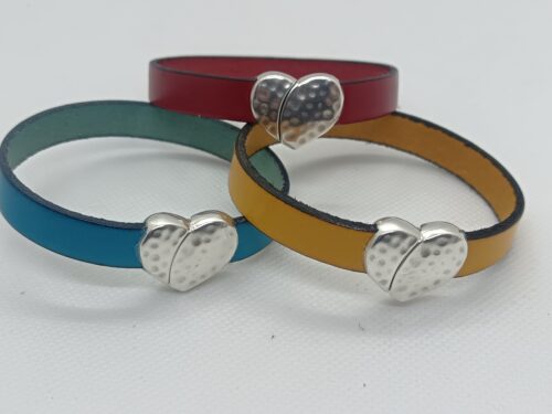 bracelet en cuir tannage végétal avec attache cœur aimantée