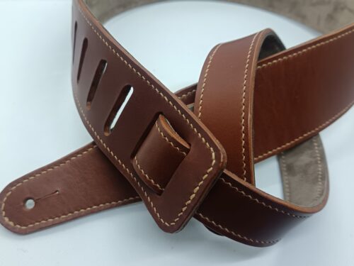 sangle de guitare marron tannage végétal, doublé et cousu main